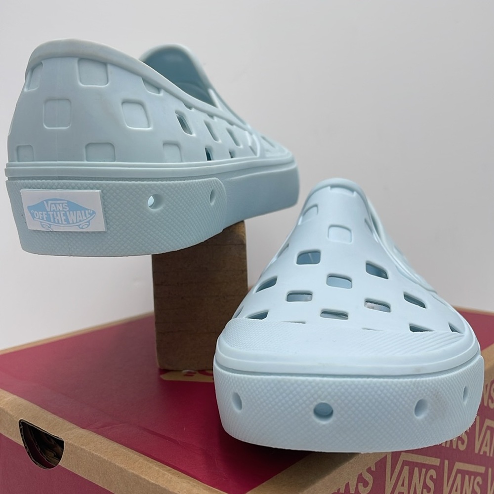 Vans Men’s Slip-On Trk Delicate Blue
VN0A5HF8YRQ
Sneakerss - Picture 9 of 16